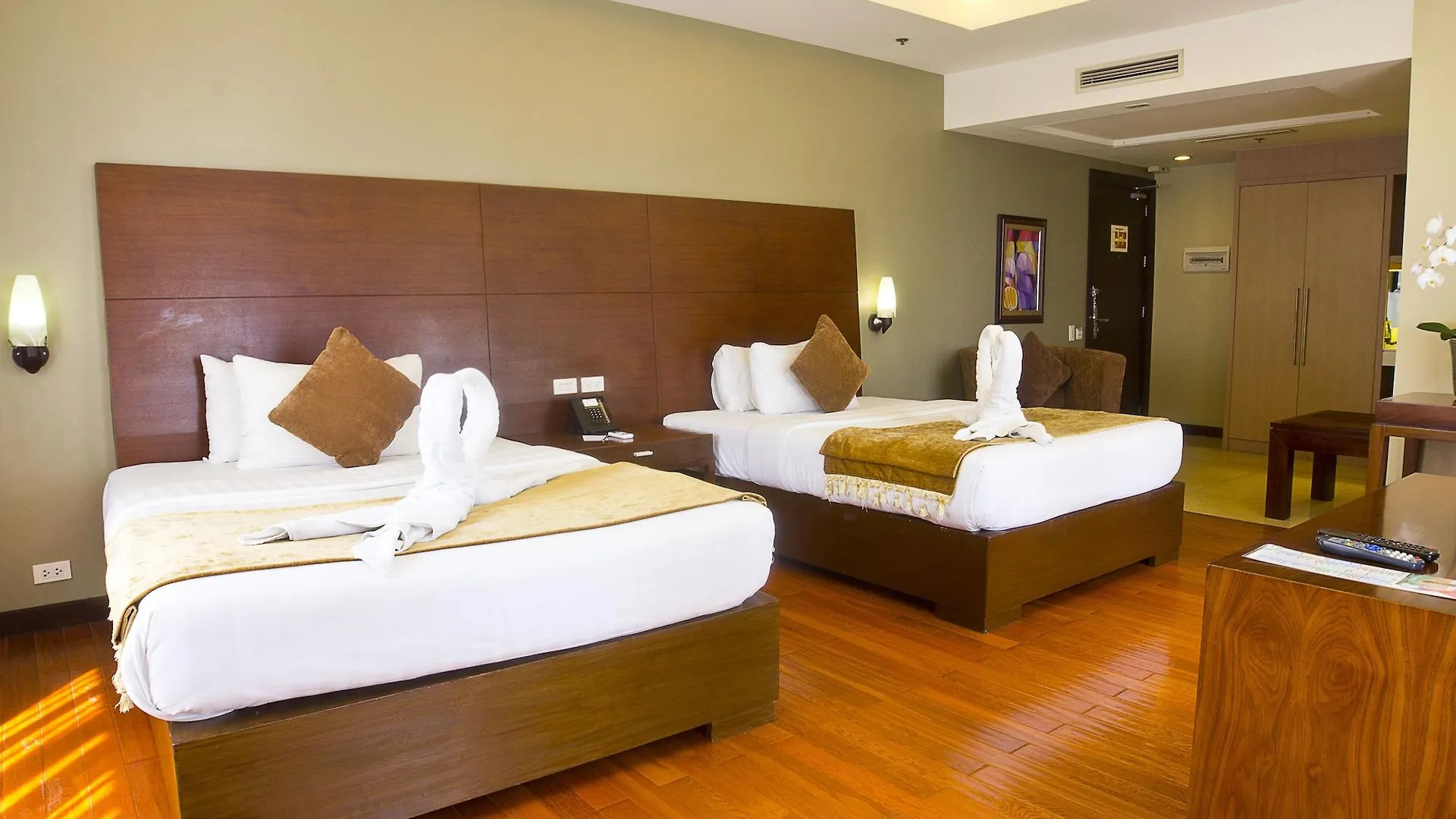 Armada Hotel Manilla 4*,